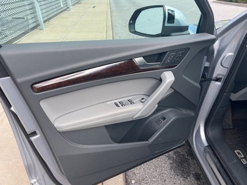 Used 2019 Audi Q5 2.0T Premium Plus w/ Premium Plus Package image 54