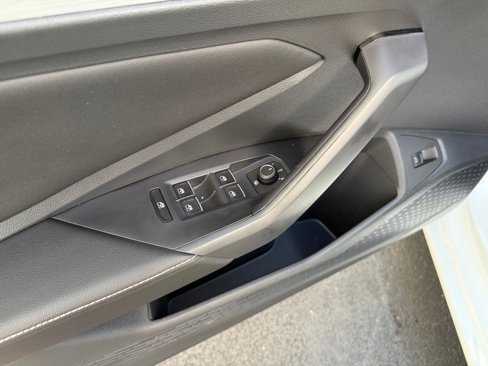 Used 2025 Volkswagen Jetta Sport image 11