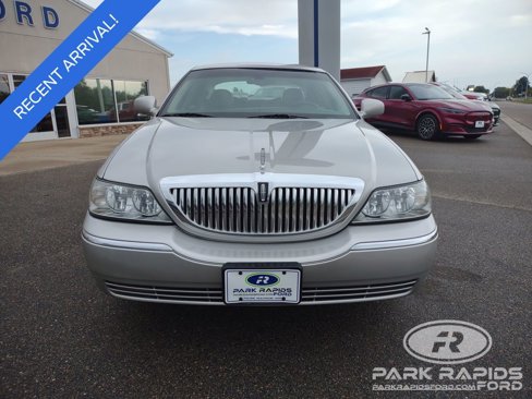 Used 2004 Lincoln Town Car Signature image 8