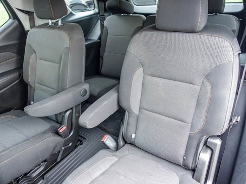Used 2020 Chevrolet Traverse LT image 23