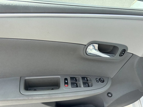 Used 2011 Chevrolet Malibu LS image 12