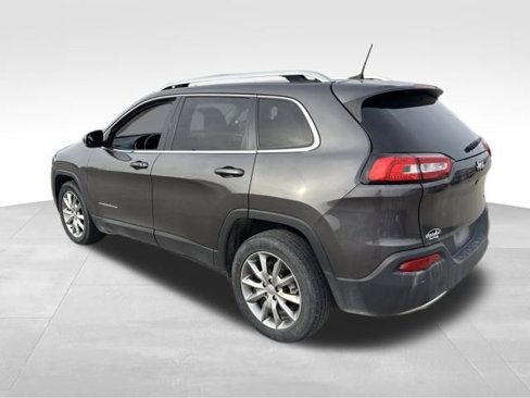 Used 2018 Jeep Cherokee Limited image 3