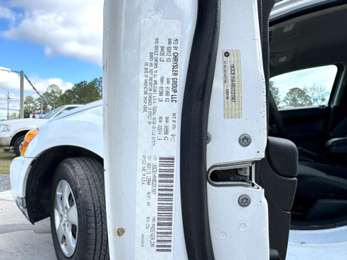 Used 2011 Dodge Caliber Express image 27