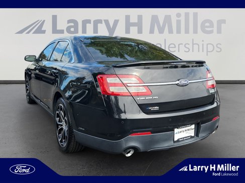 Used 2015 Ford Taurus SHO image 3