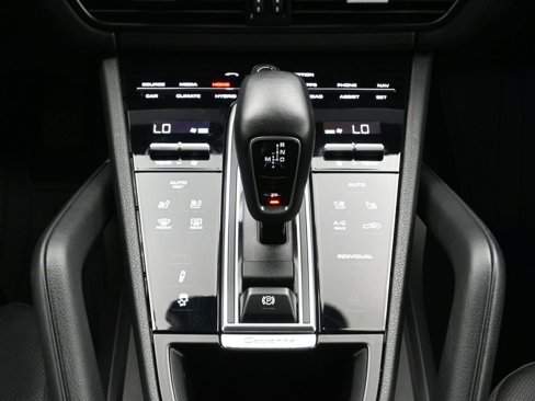 Certified 2020 Porsche Cayenne E-Hybrid w/ Premium Plus Package image 23