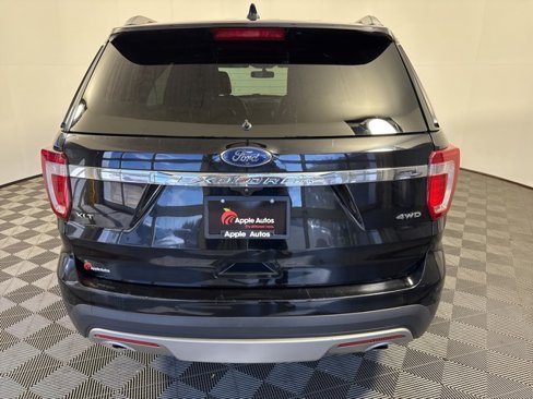 Used 2017 Ford Explorer XLT w/ Equipment Group 202A image 5