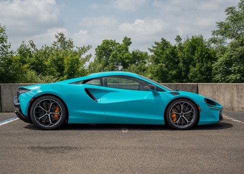 New 2025 McLaren Artura image 7