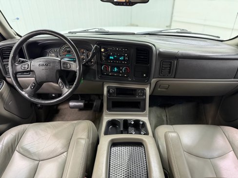 Used 2005 GMC Yukon XL SLT w/ SLT Preferred Equipment Group image 13