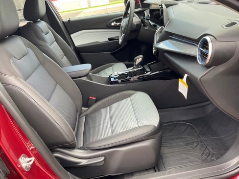 New 2025 Chevrolet Trax LT w/ Driver Confidence Package image 19