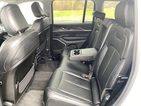 Used 2022 Jeep Grand Cherokee Limited image 19