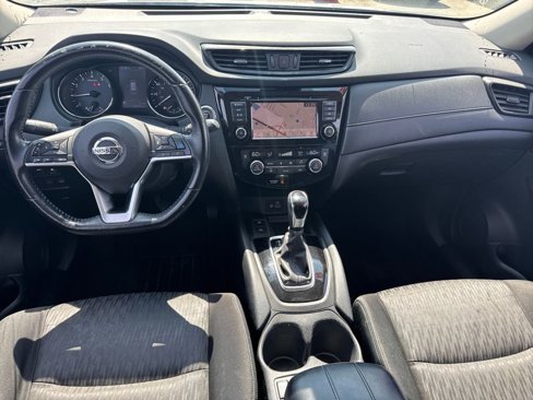 Used 2020 Nissan Rogue SV w/ Premium Package image 14