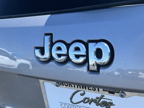 Used 2017 Jeep Grand Cherokee Limited w/ Luxury Group II image 8