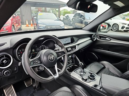 Used 2018 Alfa Romeo Stelvio Ti Sport image 31