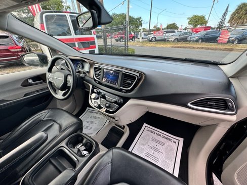 Used 2020 Chrysler Voyager Lxi image 34