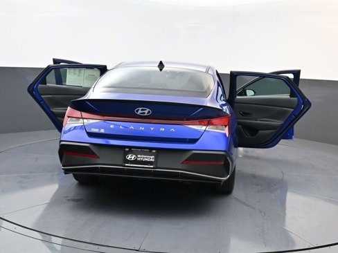 Certified 2025 Hyundai Elantra Sport image 29