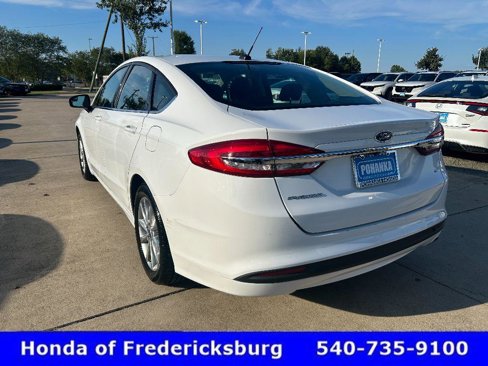 Used 2017 Ford Fusion SE image 4