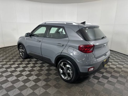 Used 2022 Hyundai Venue SEL w/ Cargo Package image 5