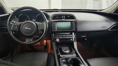 Used 2017 Jaguar XE Premium image 17
