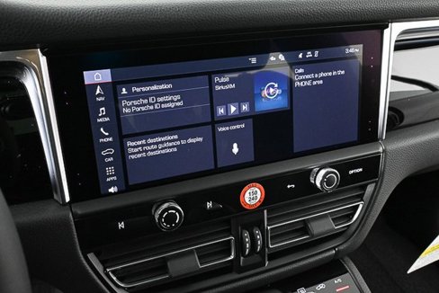Certified 2025 Porsche Macan image 12