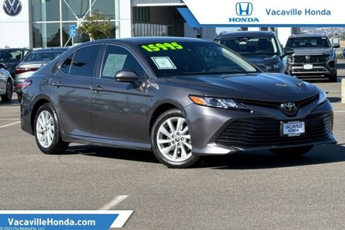 Used 2020 Toyota Camry LE image 1