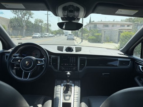 Used 2018 Porsche Macan S image 10
