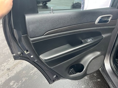 Used 2018 Jeep Grand Cherokee Altitude image 21