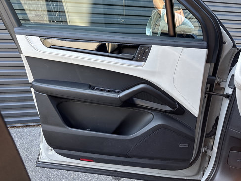 Certified 2025 Porsche Cayenne GTS image 21