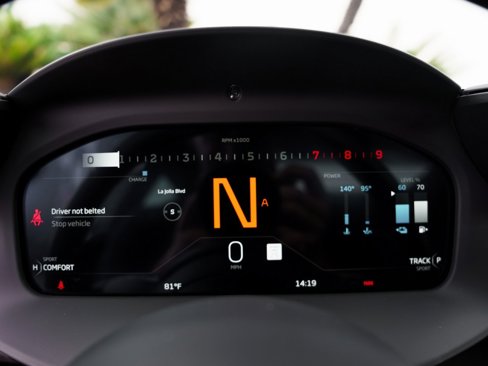 Used 2024 McLaren Artura image 12