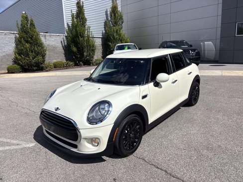 Used 2018 MINI Cooper 4-Door Hardtop image 3