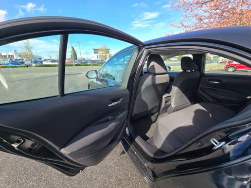 Used 2021 Toyota Corolla LE image 11
