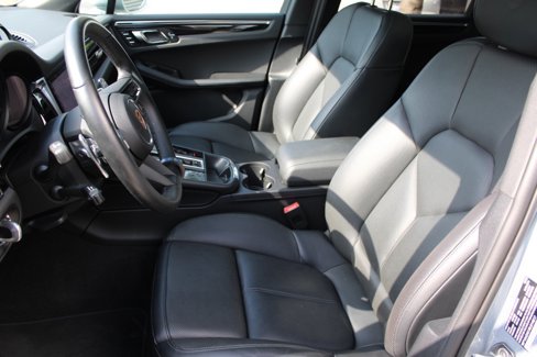 Certified 2024 Porsche Macan image 5