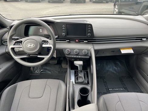 New 2025 Hyundai Elantra SE image 5