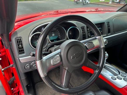 Used 2004 Chevrolet SSR w/ Preferred Equipment Group image 15