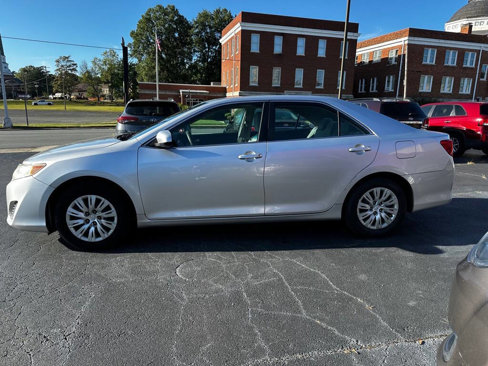 Used 2013 Toyota Camry L image 4