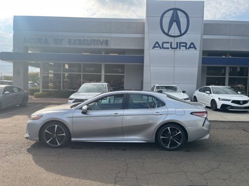 Used 2019 Toyota Camry XSE image 1