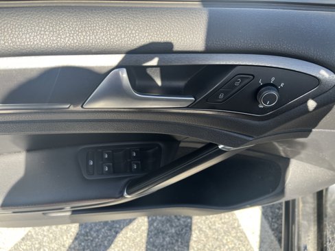 Used 2021 Volkswagen GTI SE image 22