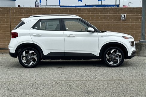 New 2025 Hyundai Venue SEL image 3