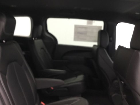 New 2025 Chrysler Pacifica Select image 17