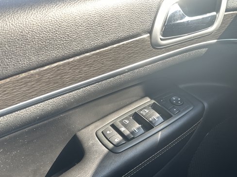 Used 2011 Jeep Grand Cherokee 70th Anniversary image 24