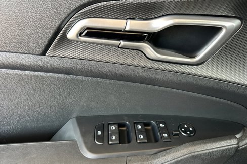 Used 2023 Kia Sportage LX image 11