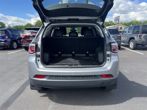 Used 2018 Jeep Compass Latitude image 15