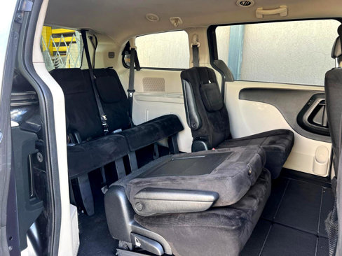 Used 2013 Dodge Grand Caravan SXT image 20