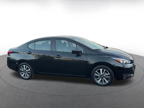 Used 2023 Nissan Versa SV image 16