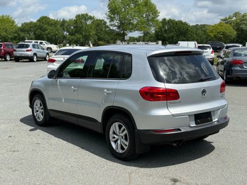 Used 2012 Volkswagen Tiguan S image 4