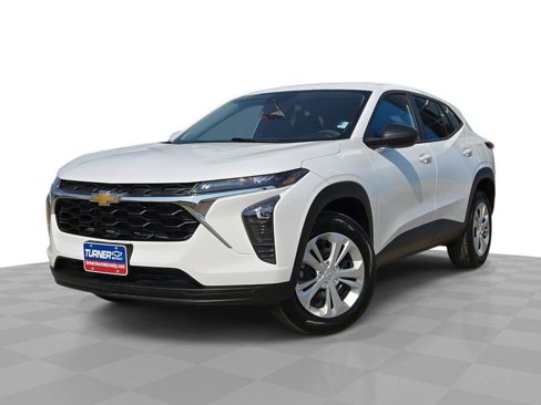 Certified 2025 Chevrolet Trax LS w/ Driver Confidence Package image 1