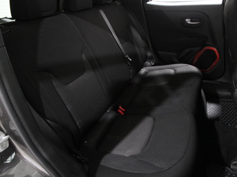 Used 2017 Jeep Renegade Latitude w/ Cold Weather Group image 17