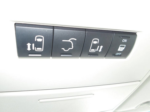 Used 2016 Chrysler Town & Country LX image 18