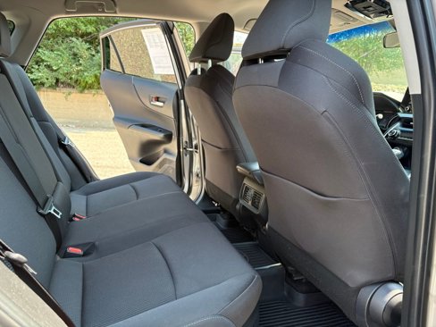 Used 2021 Toyota Venza LE w/ Carpet Mat Package (TMS) image 16