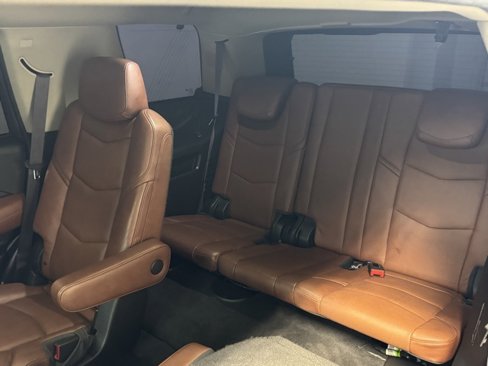 Used 2015 Cadillac Escalade Luxury image 31