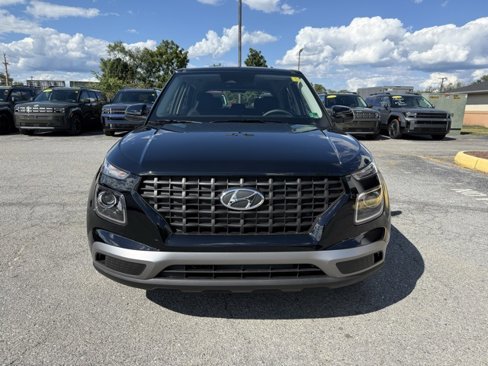 New 2025 Hyundai Venue SE image 8